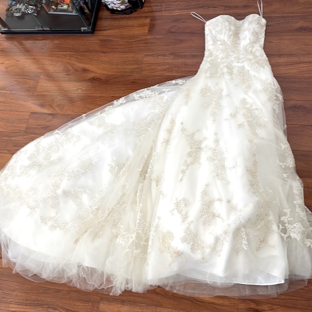 Casablanca wedding dress, size 4